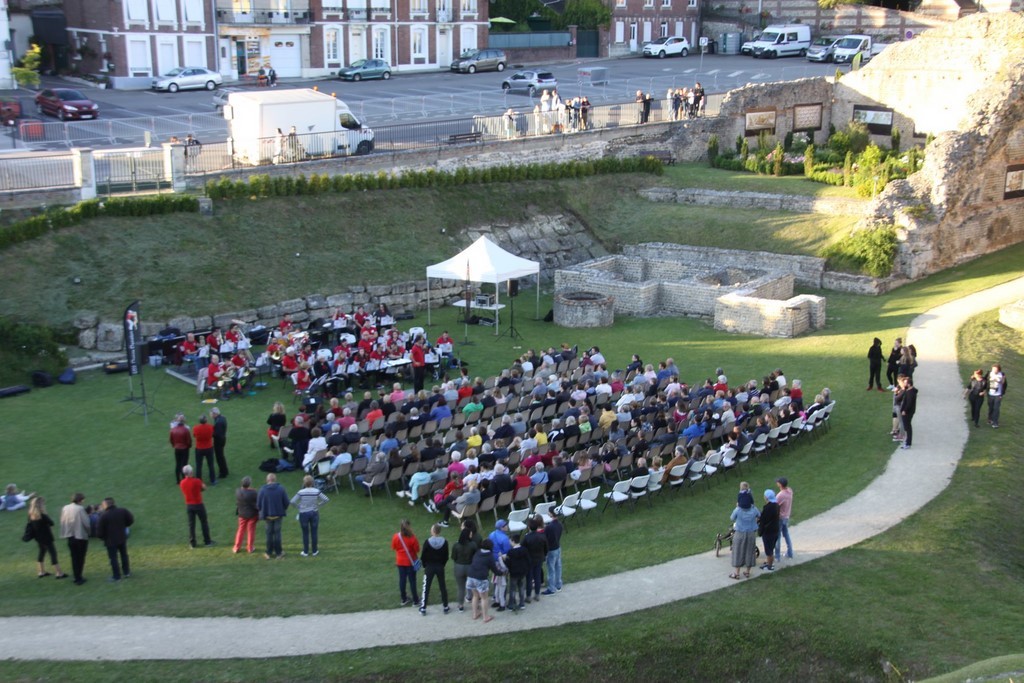 concert dans le cirque romain de Lillebonne